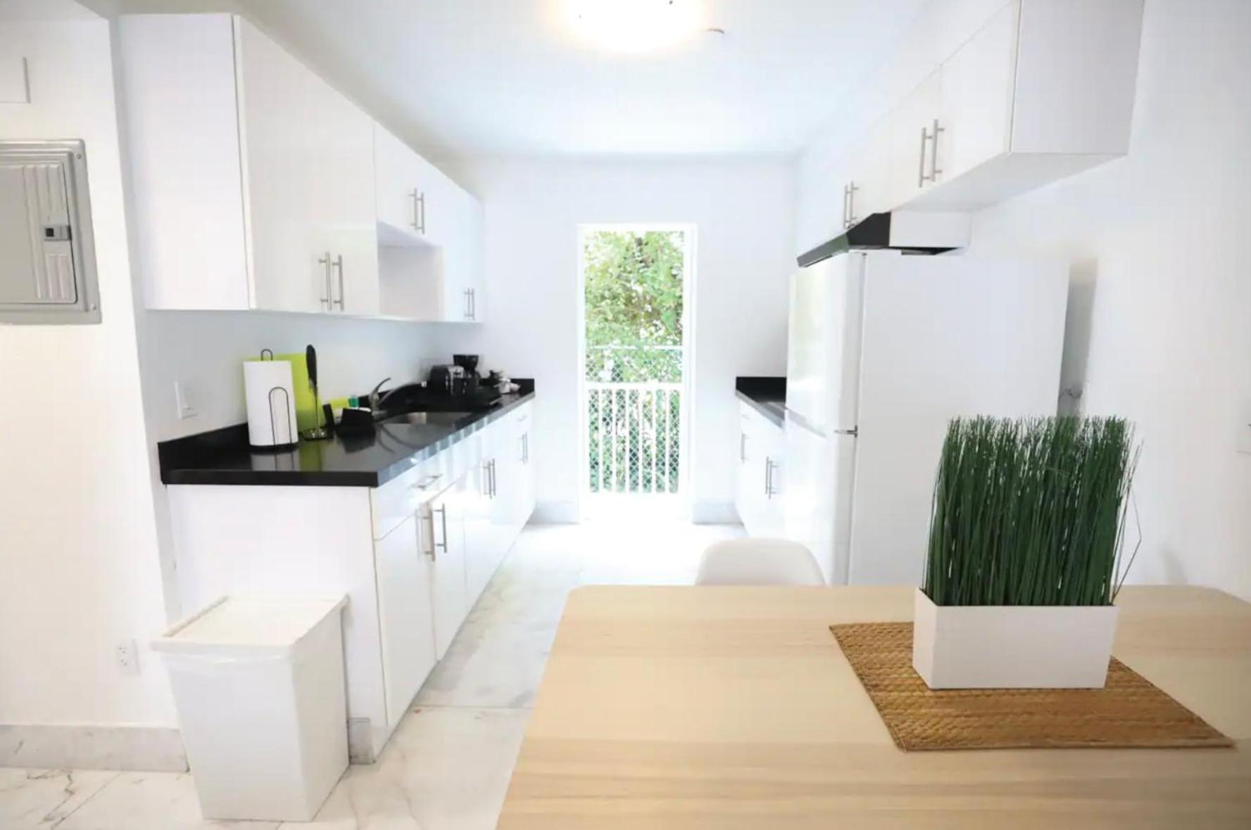 South Beach 2 Bedroom Family & Pet Friendly Apartment With Balcony & Free Parking Маямі-Біч Екстер'єр фото